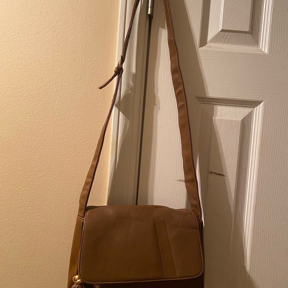 Laura Scott - image 8